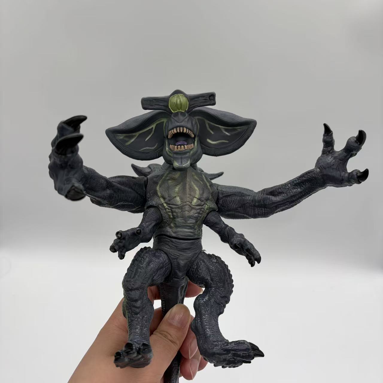 Scunner Trespasser Machado-Cab - Model Kit Pacific Rim avaliação e preço